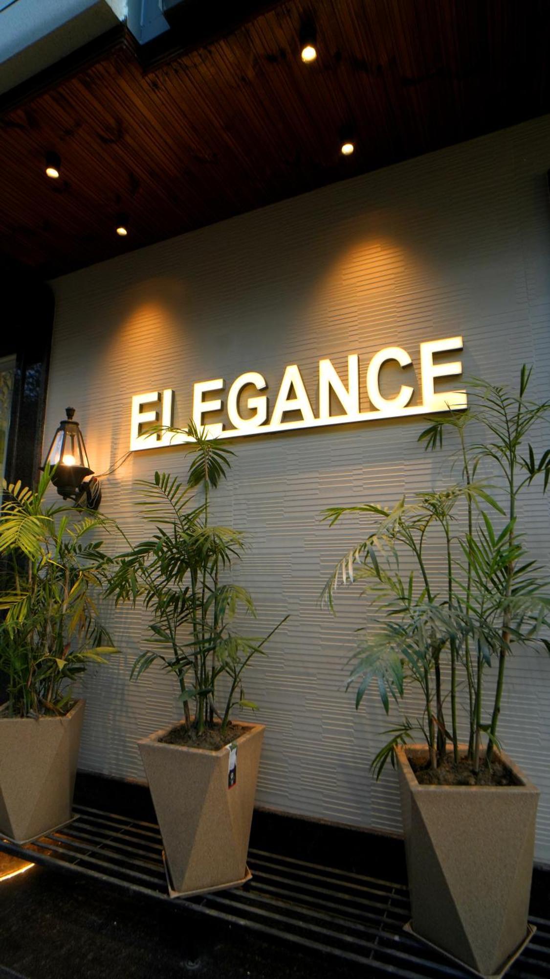 Hotel Elegance 5 Min Walk From Golden Temple 3*
